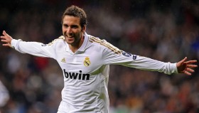 瓜子直播-篮球比赛中对位策略变化是否能有效压制持球核心发挥